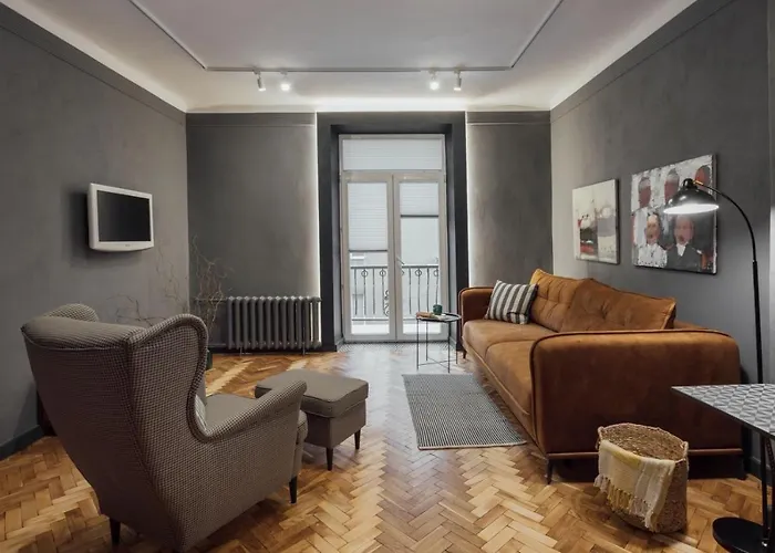 Apartment On Hnatiuka With Parking